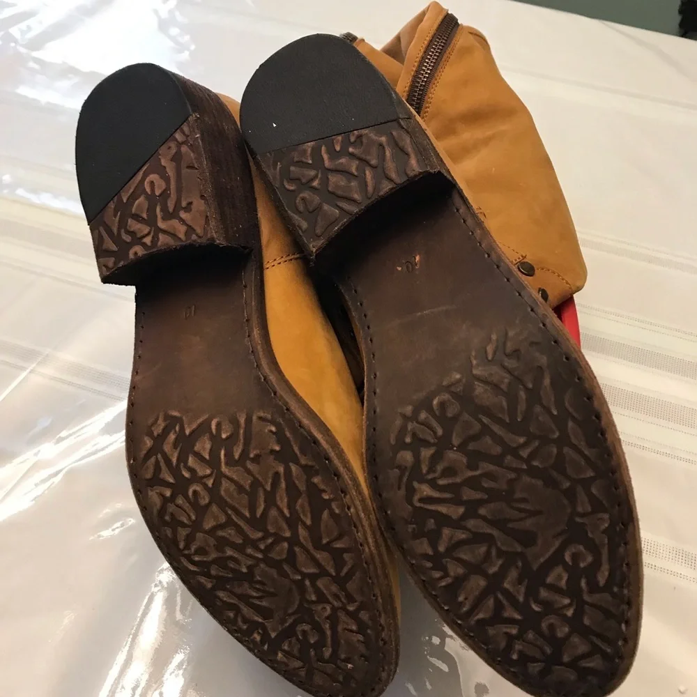 Women’s Smoken Leather Boots Size 10